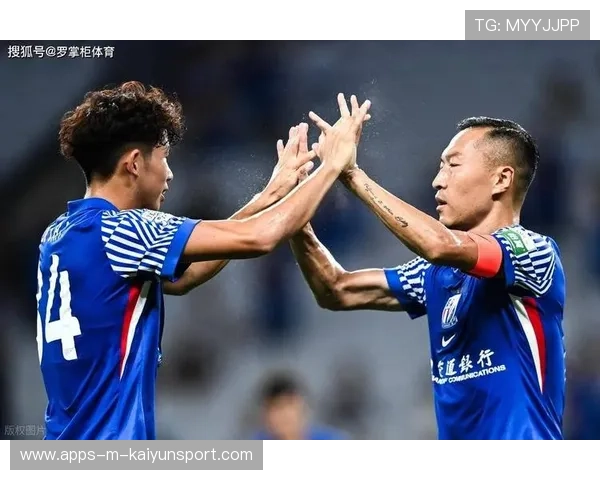 老将关键时刻挺身而出，凭经验帮助球队取胜