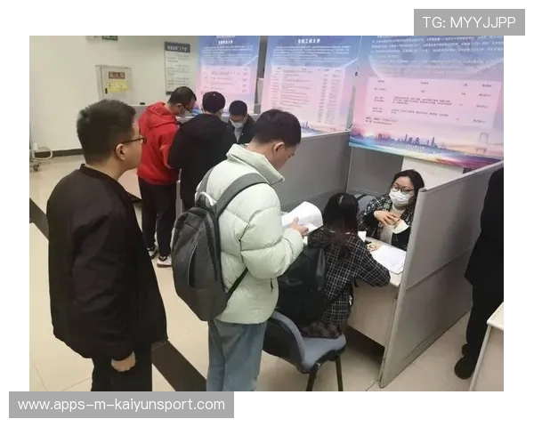 西南大学招聘现场跑步事件，考生忙碌引关注，西南大学2021秋季校园招聘会