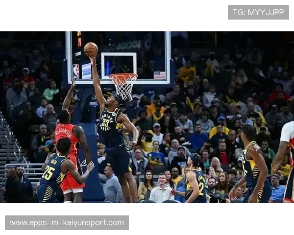 尼克斯哈特篮板拼到位,前场板一把抓 尼克斯哈特篮板拼到位,前场板一把抓